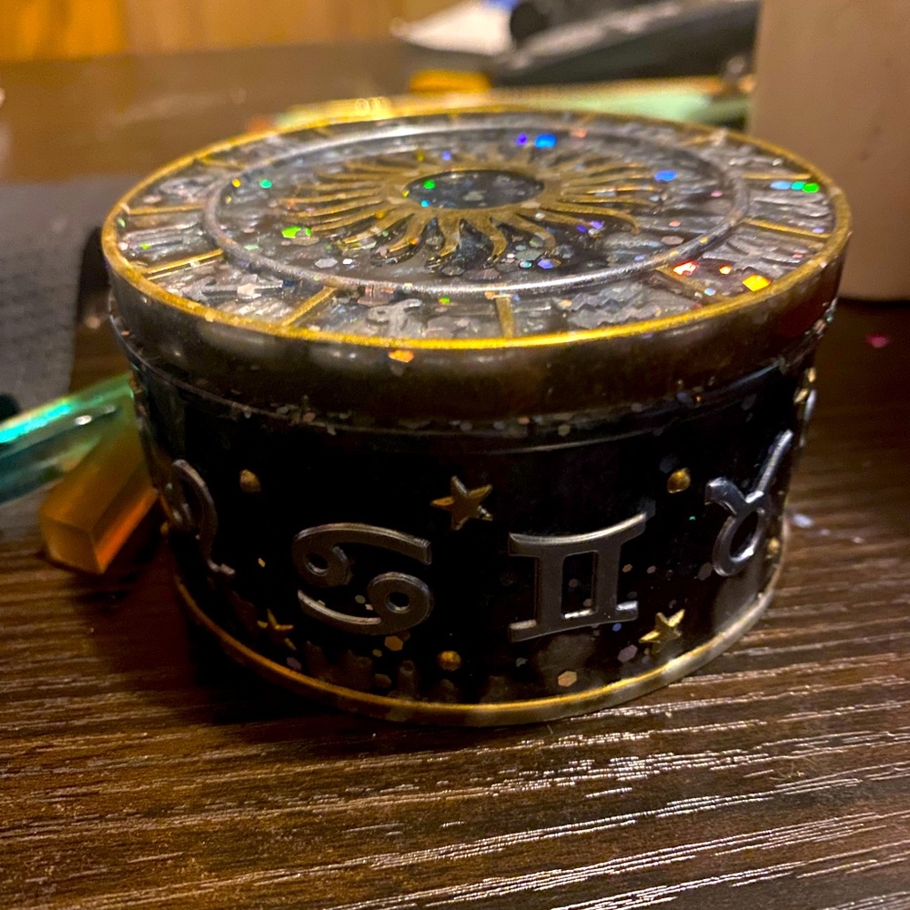 Resin seashells with lid